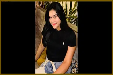 Bunga Cewek 18+ Pulen Sepong Pacar Diruang Tamu